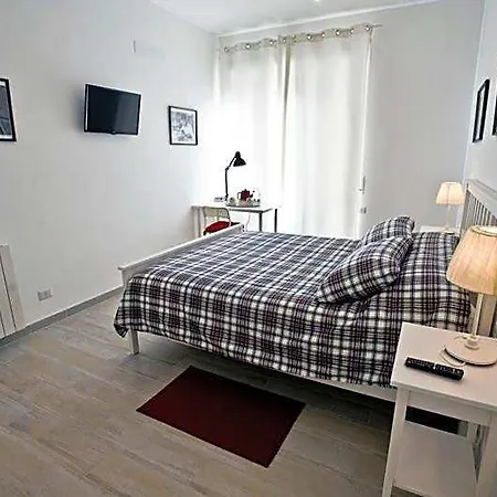 Fellini Bed & Breakfast 3*